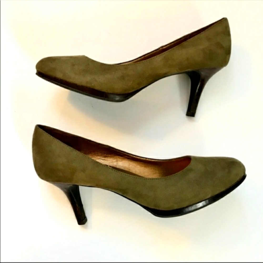 KELLY AND KATIE OLIVE SUEDE PUMPS